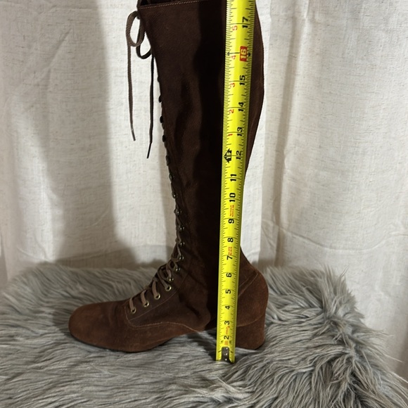 Vintage 60s/70s Brown Suede Lace-Up Knee-High Boots - Picture 9 of 11